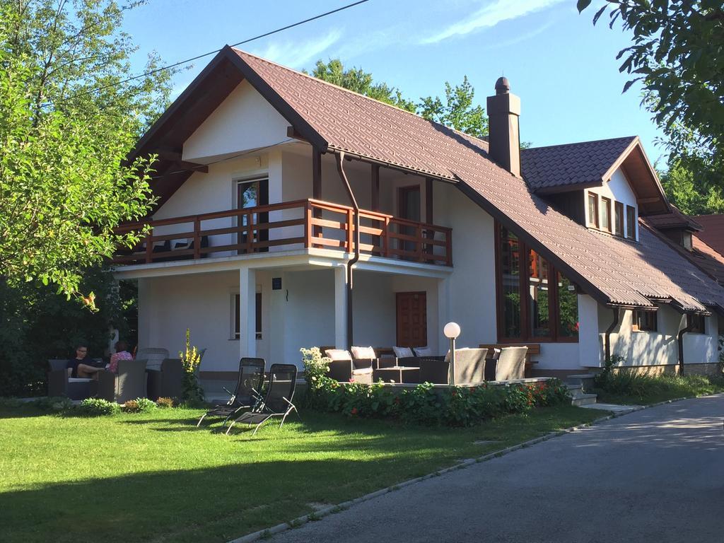 House Samardzic Hotell Jezerce Exteriör bild